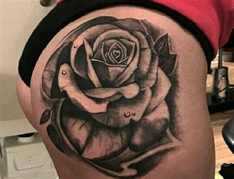 tatuaje de mujer en la nalga|Tatuajes para la nalga mujer